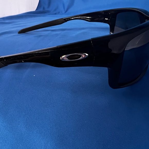 Oakley Black Sunglasses - Picture 2 of 7